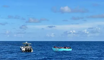 Armada intercepta embarcación clandestina con 59 personas al norte de Samaná