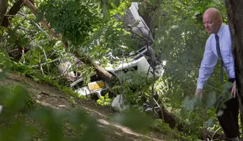 Un dominicano muere al caer con su BMW por un barranco en Queens