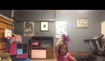 Video: Lo que pasa cuando un padre se queda solo en en casa con el bebé 