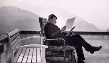 Adolf Hitler:  "Soy misericordioso con los judíos, pero la única solución es asesinarlo"