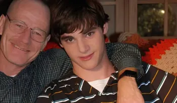 Bryan Cranston recuerda los planes frustrados con RJ Mitte y su lucha contra la depresión tras la muerte del actor