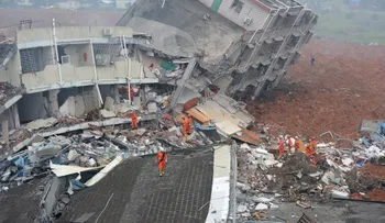 Decenas de desaparecidos por deslizamiento de tierra en el sur de China
