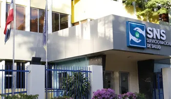 Gobierno completa aumento salarial del 25 % a médicos