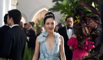 Donan un vestido usado en "Crazy Rich Asians" al Museo de Historia de EE.UU.