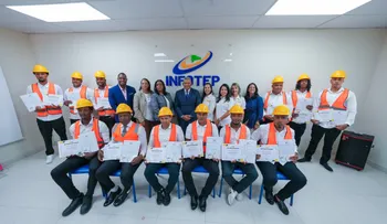 INFOTEP certifica 12 participantes como operadores de retroexcavadora