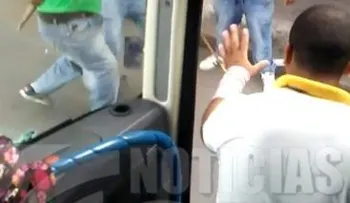 Varias personas heridas durante trifulca con machetes, palo y armas, por control ruta de guagua en SPM