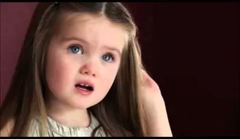 Niña dona su pelo para los enfermos de cáncer (VIDEO)