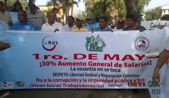 Con marchas celebran el Día del Trabajo en Santiago; reclaman aumento salarial  