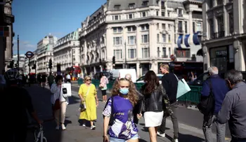 Inglaterra impone multas de hasta 11.000 euros a quienes no cumplan con el aislamiento por coronavirus
