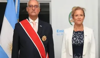 Argentina condecora a ex embajador dominicano Gustavo Hernando con la Orden de Mayo
