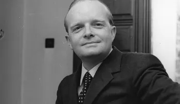 Subastarán las cenizas del escritor Truman Capote