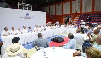 Presidente Luis Abinader sostiene encuentro con 400 productores ganaderos de Santiago Rodríguez