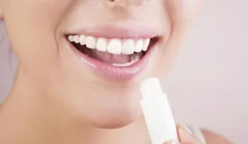 Por qué no deberíamos usar vaselina y otros cosméticos peligrosos
