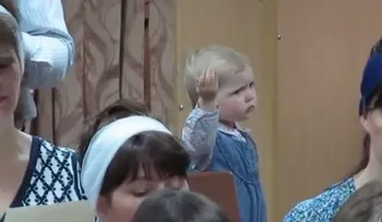 Una niña dirige un coro como los mejores directores del mundo
