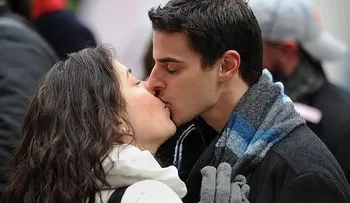 ¿Un beso de 10 segundos transfiere 80 millones de bacterias
