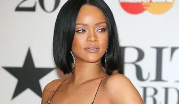 El "homenaje" de Rihanna a la reina Isabel II que escandalizó al Reino Unido