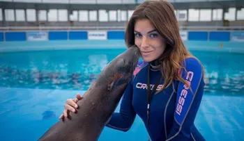 La modelo italiana desfigurada con ácido por su ex novio decidió mostrar su rostro