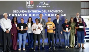 Indotel entrega Canasta Digital a 1,000 personas