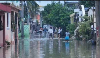 Fuertes aguaceros ponen en aprieto el país; trasladan 3,110 personas y aíslan 14 comunidades; mantienen alerta en 25 provincias 