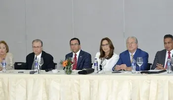 Tratan generación de empleos en reunión de trabajo con liderazgo económico de Santiago