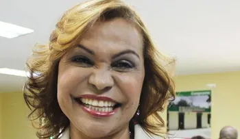 Carlos Peña dice senadora Sonia Mateo es una analfabeta (Video)