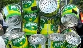 Artesano de Santiago convierte latas de aceite en anafes 