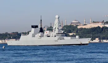 Tensión extrema en el Mar Negro: un barco y un bombardero rusos lanzaron disparos de advertencia contra un destructor británico