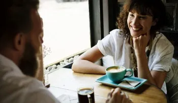 Anota estos 6 tips para cautivar a tus suegros en la primera cita