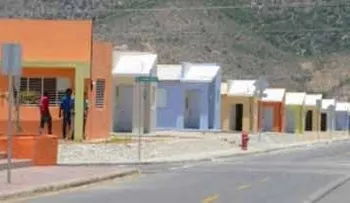 Denuncian irregularidades en entregas de casas en Boca de Cachón 