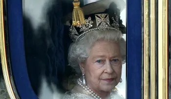 Los extraños derechos exclusivos de Isabel II