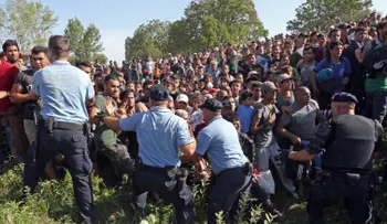 El pasaporte sirio de uno de los terroristas de París complicará la crisis de los refugiados