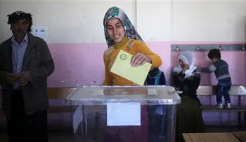 Turquía vota en un histórico referendo que daría amplios poderes al Presidente