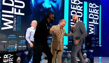 Empujones, insultos y máxima tensión: Deontay Wilder y Tyson Fury casi adelantan su pelea