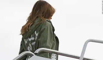 Melania Trump con el mensaje en su chaqueta: â??Realmente no me importaâ? antes de visitar la frontera