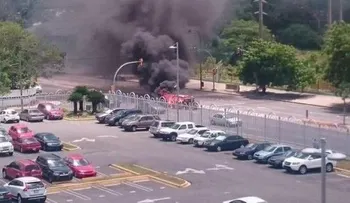 Yipeta coge fuego en la avenida Máximo Gómez