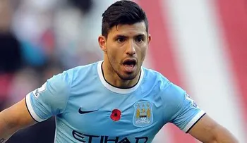 Agüero regresa con dos goles y mantiene el comienzo perfecto del City