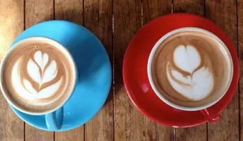 ¿Color de taza influye en el consumo de azúcar?