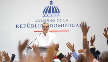 Presidente Abinader dice que su gobierno nunca jugará con la gente; anuncia distribución de dos millones de tarjetas de Bono Navideño