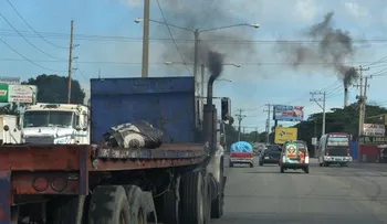 Amet retiene 44 vehículos pesados por transitar durante asueto