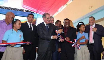 Presidente Medina entrega 129 aulas en capital y Santo Domingo Norte