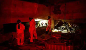 Madre venezolana lleva más de 100 días acampando entre escombros para encontrar a su hijo de 11 años tras el sismo