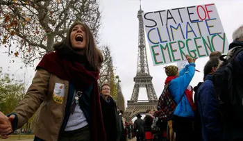 Día histórico: aprueban en París "la respuesta global a la amenaza del cambio climático"