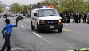 En Baltimore imponen toque de queda tras disturbios; activan Guardia Nacional