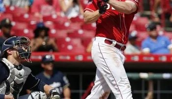 Jay Bruce impulsa a Rojos en triunfo sobre Cerveceros