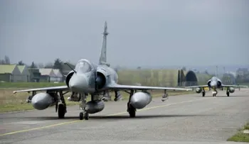 Dos aviones despegan de la base siria atacada por Estados Unidos