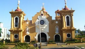 Exempleados portuarios tocan campanario de iglesia en protesta