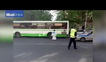 Se escapa un robot y arma un tapón de Rusia (VIDEO)