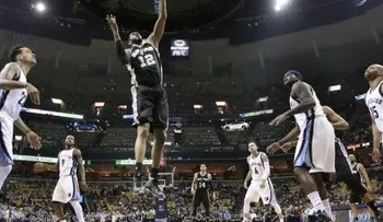 GS aplasta a Houston y Celtics igualan