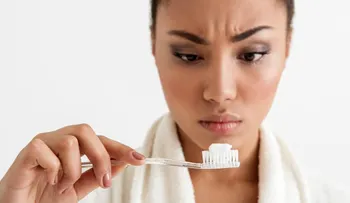 Estos son los 10 ingredientes nocivos de la pastas de dientes 