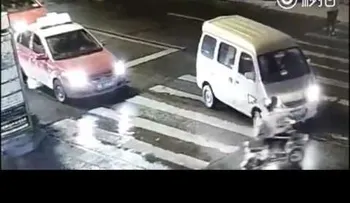 FUERTES IMÁGENES: Atropellan dos veces a una mujer y nadie la ayuda
